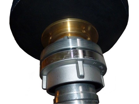 Заграждение мобильное для ограничения разлива воды, со специальным уплотнением. соединение