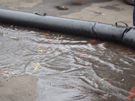 Заграждение мобильное для ограничения разлива воды, со специальным уплотнением. Тип 1 -10, 15х0,21м.